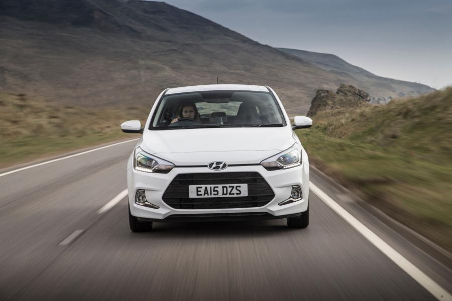  Hyundai i20 Coupe 2015 года  (UK) (фото 9 из 30)